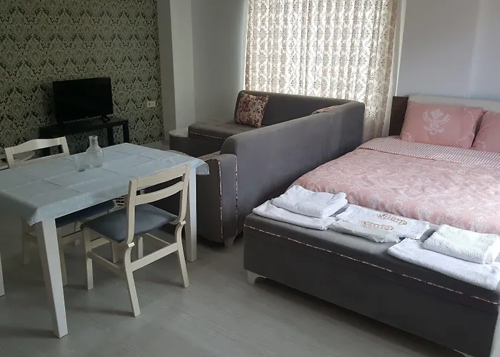 Anatolian Homes & מלון דירות 3*
